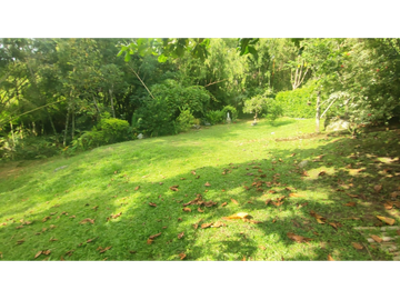 venta de casa campestre en condominio de 2000 M2 en La Mesa Cund.