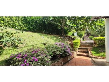 venta de casa campestre en condominio de 2000 M2 en La Mesa Cund.