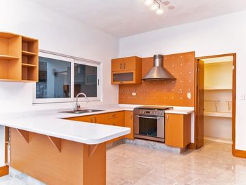 Casa en venta en Jardines de la Estanzuela en Monterrey
