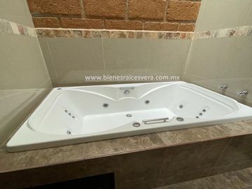 CASA  EN TEQUISQUIAPAN,  CAMINO AL CERRITO  valeri