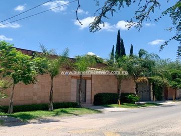 CASA  EN TEQUISQUIAPAN,  CAMINO AL CERRITO  valeri
