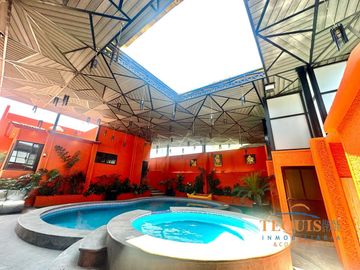 Casa de lujo en venta en el pedregal Tequisquiapan con alberca techada