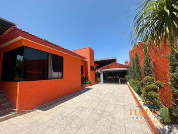 Casa de lujo en venta en el pedregal Tequisquiapan con alberca techada