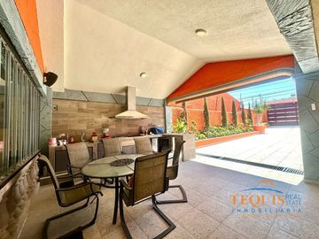 Casa de lujo en venta en el pedregal Tequisquiapan con alberca techada