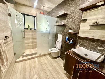 Casa de lujo en venta en el pedregal Tequisquiapan con alberca techada