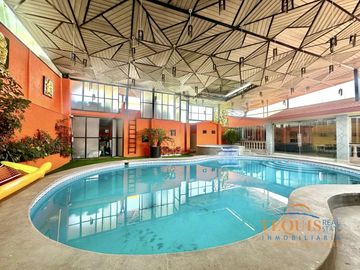 Casa de lujo en venta en el pedregal Tequisquiapan con alberca techada