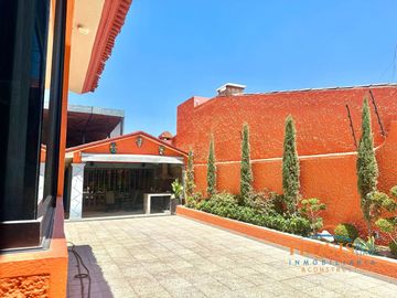 Casa de lujo en venta en el pedregal Tequisquiapan con alberca techada