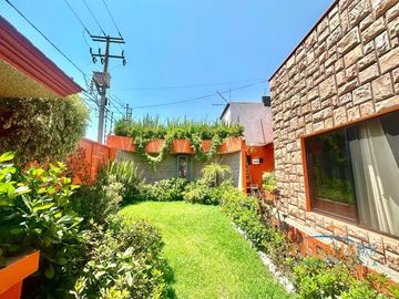 Casa de lujo en venta en el pedregal Tequisquiapan con alberca techada