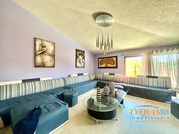 Casa de lujo en venta en el pedregal Tequisquiapan con alberca techada