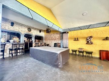 Casa de lujo en venta en el pedregal Tequisquiapan con alberca techada