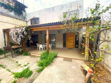 Casa Comercial con Casa Habitacional Interior en Bellavista