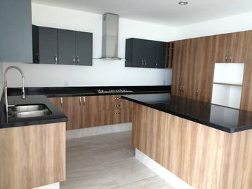 Casa en Lomas de Juriquilla con Roof Garden y Terraza techada J2
