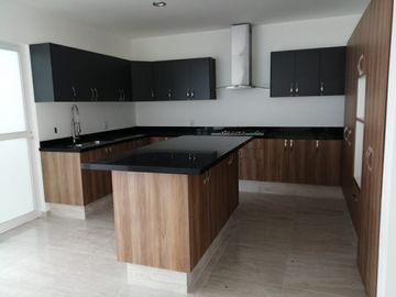 Casa en Lomas de Juriquilla con Roof Garden y Terraza techada J2