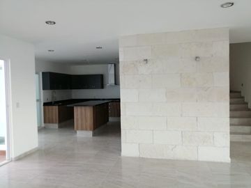 Casa en Lomas de Juriquilla con Roof Garden y Terraza techada J2