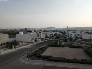 Casa en Lomas de Juriquilla con Roof Garden y Terraza techada J2