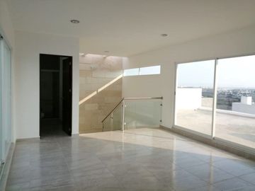 Casa en Lomas de Juriquilla con Roof Garden y Terraza techada J2