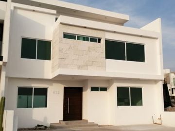 Casa en Lomas de Juriquilla con Roof Garden y Terraza techada J2