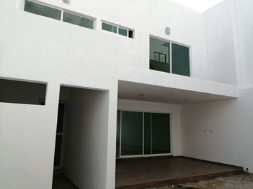 Casa en Lomas de Juriquilla con Roof Garden y Terraza techada J2