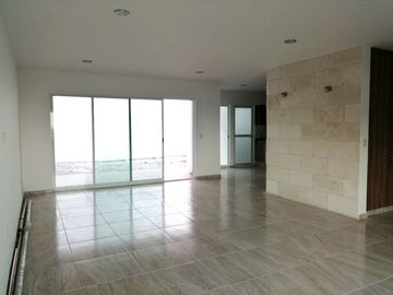 Casa en Lomas de Juriquilla con Roof Garden y Terraza techada J2