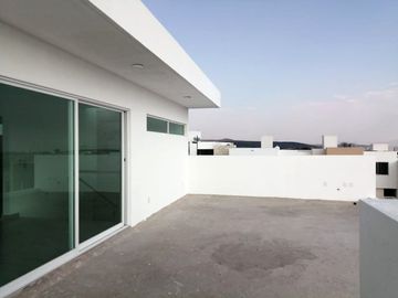Casa en Lomas de Juriquilla con Roof Garden y Terraza techada J2