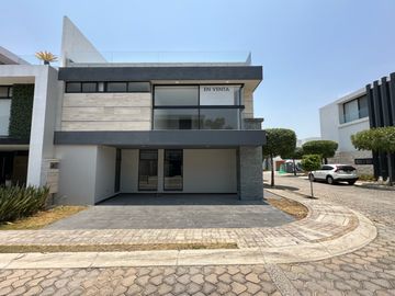 CASA EN VENTA ESQUINA PARQUE GUANAJUATO LOMAS DE ANGELOPOLIS