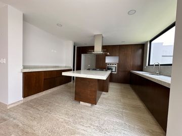 CASA EN VENTA ESQUINA PARQUE GUANAJUATO LOMAS DE ANGELOPOLIS