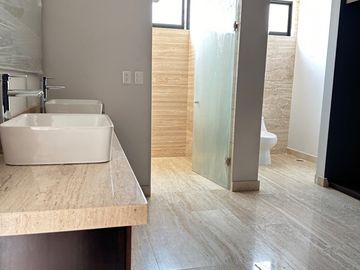 CASA EN VENTA ESQUINA PARQUE GUANAJUATO LOMAS DE ANGELOPOLIS