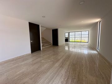 CASA EN VENTA ESQUINA PARQUE GUANAJUATO LOMAS DE ANGELOPOLIS