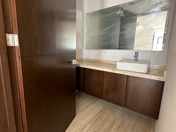 CASA EN VENTA ESQUINA PARQUE GUANAJUATO LOMAS DE ANGELOPOLIS