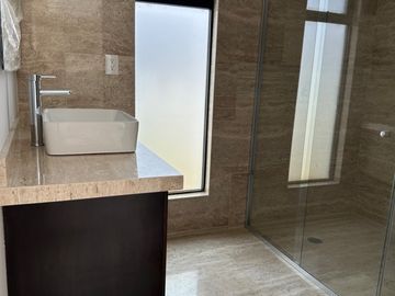 CASA EN VENTA ESQUINA PARQUE GUANAJUATO LOMAS DE ANGELOPOLIS