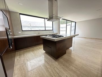 CASA EN VENTA ESQUINA PARQUE GUANAJUATO LOMAS DE ANGELOPOLIS