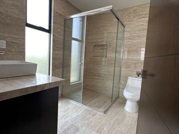 CASA EN VENTA ESQUINA PARQUE GUANAJUATO LOMAS DE ANGELOPOLIS