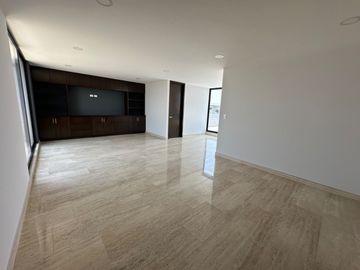 CASA EN VENTA ESQUINA PARQUE GUANAJUATO LOMAS DE ANGELOPOLIS