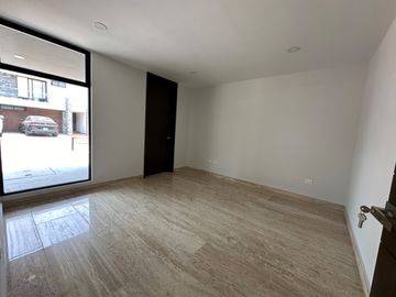 CASA EN VENTA ESQUINA PARQUE GUANAJUATO LOMAS DE ANGELOPOLIS