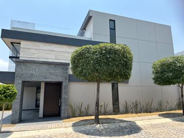 CASA EN VENTA ESQUINA PARQUE GUANAJUATO LOMAS DE ANGELOPOLIS