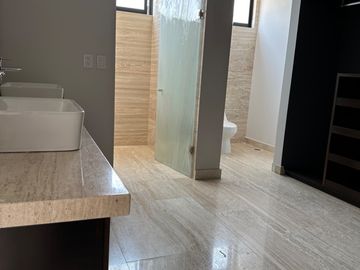 CASA EN VENTA ESQUINA PARQUE GUANAJUATO LOMAS DE ANGELOPOLIS