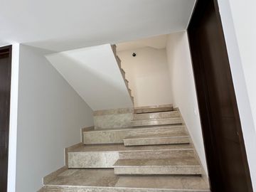 CASA EN VENTA ESQUINA PARQUE GUANAJUATO LOMAS DE ANGELOPOLIS