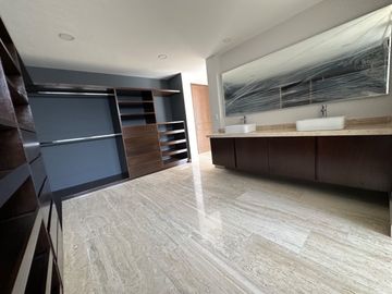 CASA EN VENTA ESQUINA PARQUE GUANAJUATO LOMAS DE ANGELOPOLIS