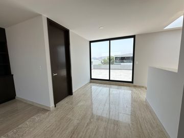 CASA EN VENTA ESQUINA PARQUE GUANAJUATO LOMAS DE ANGELOPOLIS