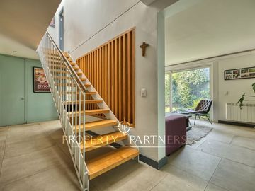 Espectacular casa totalmente remodelada en Los Dominicos.