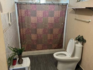 CASA EN VENTA PARA REMODELACION EN COLONIA LA ROMA, MONTERREY NUEVO LEON