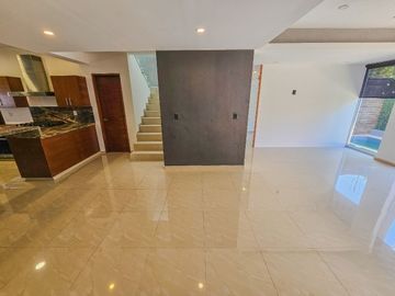 Casa · 3 Recámaras · Residencial Palmaris · Av. Huayacan · Amenidades