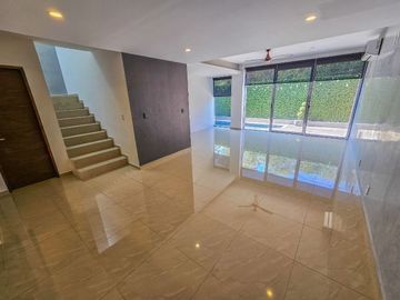 Casa · 3 Recámaras · Residencial Palmaris · Av. Huayacan · Amenidades