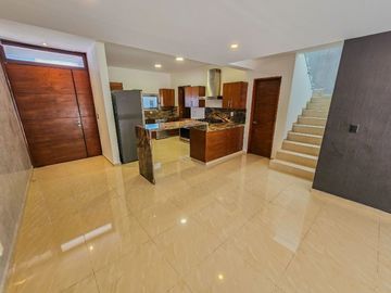 Casa · 3 Recámaras · Residencial Palmaris · Av. Huayacan · Amenidades