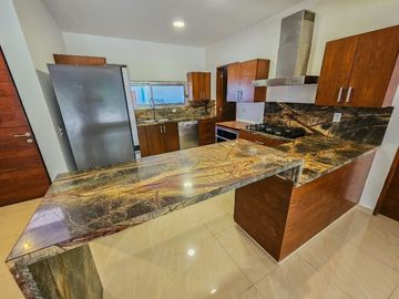 Casa · 3 Recámaras · Residencial Palmaris · Av. Huayacan · Amenidades