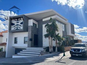 Hermosa residencia en venta en Bosques del San Francisco