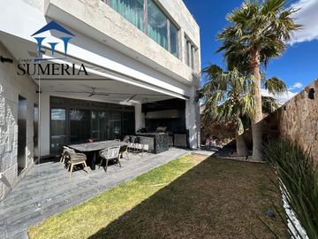 Hermosa residencia en venta en Bosques del San Francisco