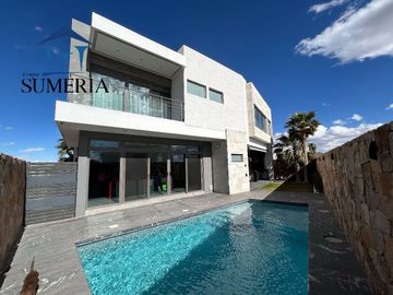 Hermosa residencia en venta en Bosques del San Francisco
