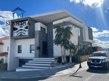 Hermosa residencia en venta en Bosques del San Francisco