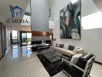 Residencia en venta con elevador en Bosques del San Francisco